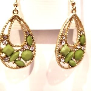 NWT green tear drop earrings